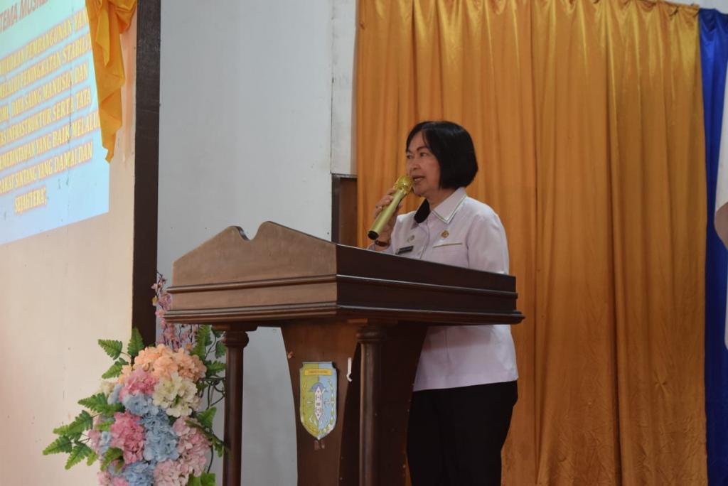 Sekretaris Daerah Kabupaten Sintang, Yosepha Hasnah.