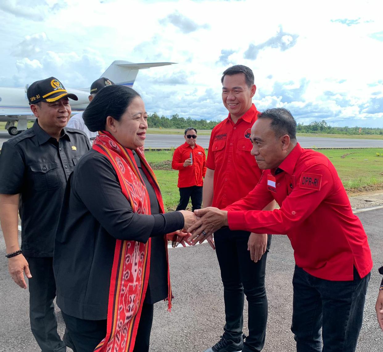 Ketua DPR RI, Puan Maharani, meresmikan Waterfront Sintang, di Sungai Durian, Kelurahan Kapuas Kanan Hulu, Kecamatan Sintang, Minggu, (19/3/2023)