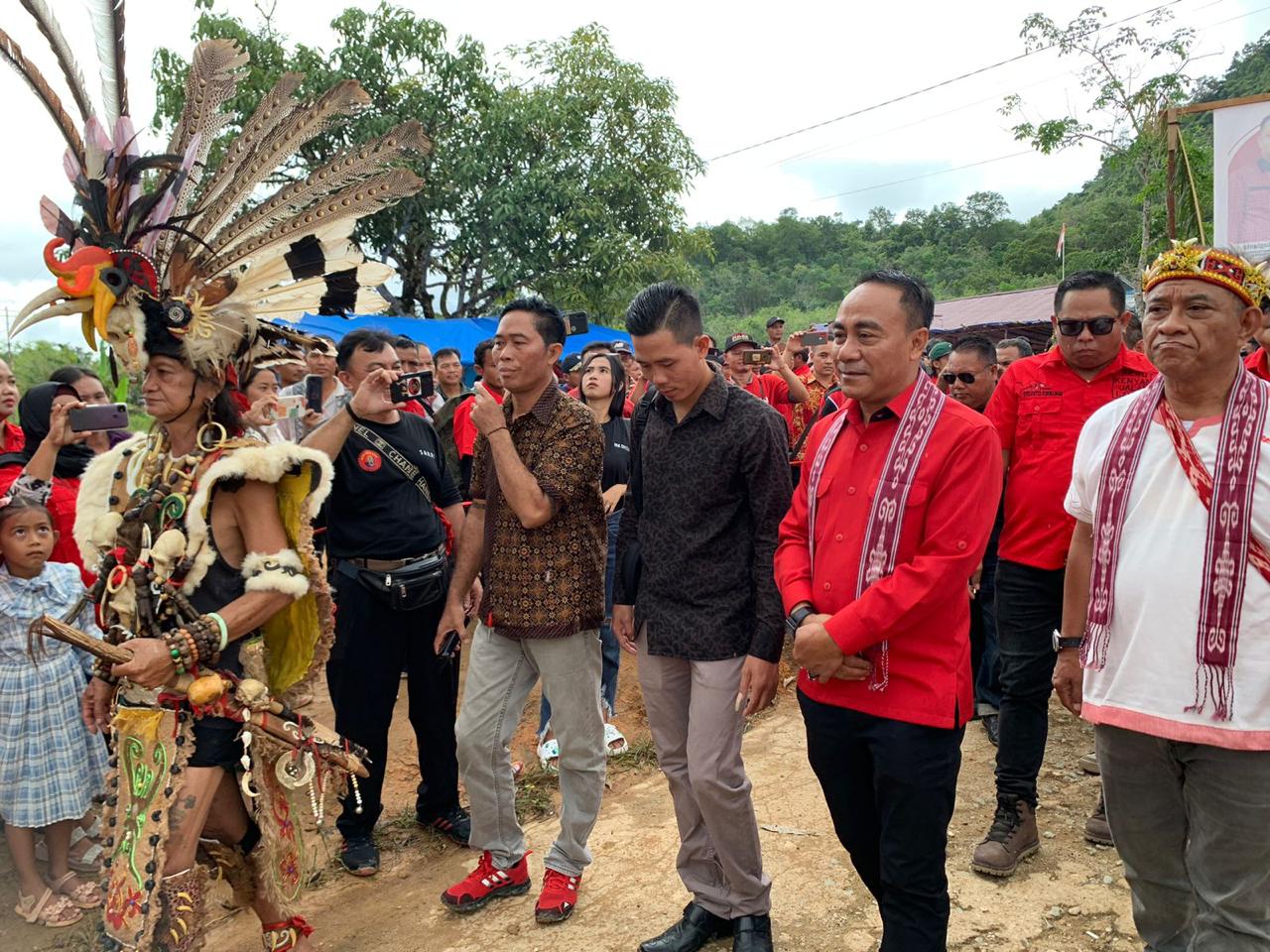 Krisantus menegaskan, PDI Perjuangan pada 2024 mendatang menargetkan 3 Kursi DPR RI Dapil Kalbar 2.