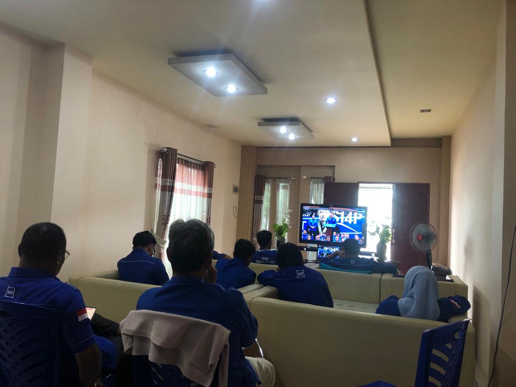 Mendengarkan Pidato AHY