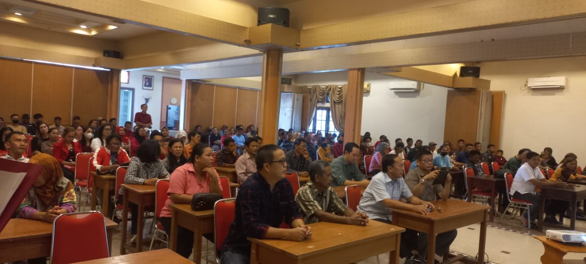 –  Anggota Komisi VI DPR RI Deddy Yevri Sitorus kembali menggandeng Kementerian BUMN menggelar sosialisasi yang diikuti sekitar 200 orang peserta serta perwakilan dari BUMN yakni PT Pertamina Geothermal  Energy (PGEO) di Malinau pada Sabtu, (16/9/2023).