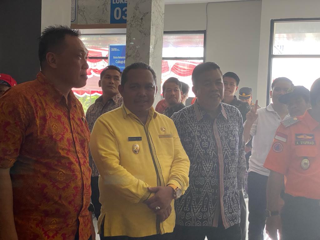 Wakil Ketua Komisi A Dewan Dewan Perwakilan Rakyat Daerah (DPRD) Kabupaten Sintang, Liem Hie Soen memberikan apresiasi kepada Pemerintah Kabupaten Sintang, yang telah berhasil mewujudkan Mal Pelayanan Publik (MPP) Bumi Senentang sesuai dengan arahan Presiden Jokowi.

MPP Bumi Senentang, resmi operasional pada Kamis, 16 November 2023. Ditandai dengan pengguntingan pita oleh Bupati Sintang, Jarot Winarno. Setelah dilakukan soft launching, MPP Bumi Senentang akan diresmikan serentak pada 21 November 2023 oleh pemerintah pusat.