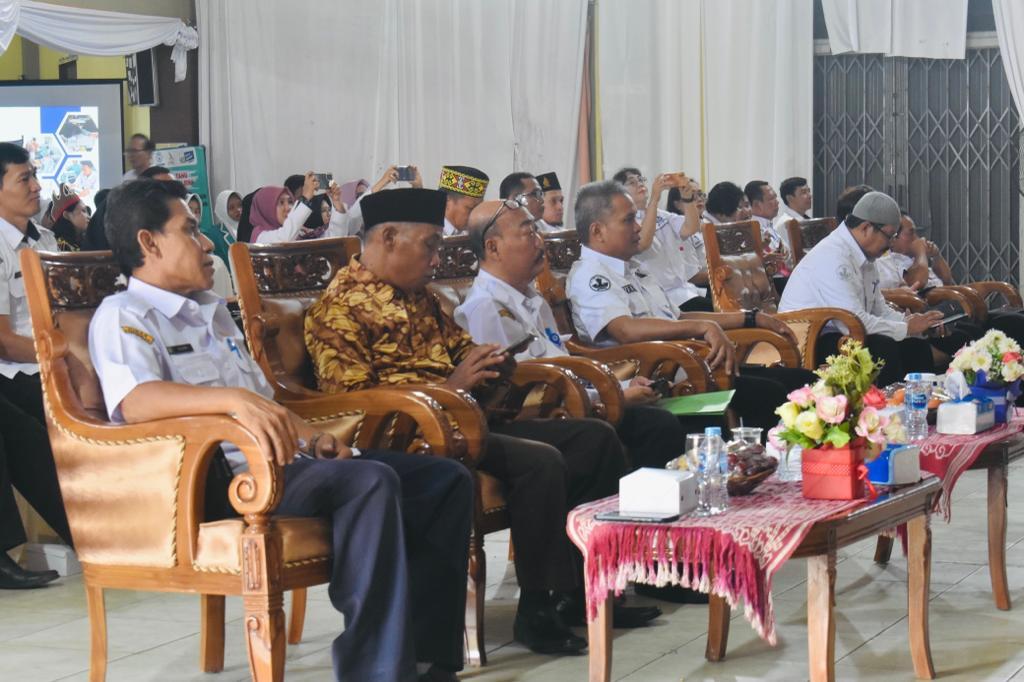 Anggota Komisi C Dewan Perwakilan Rakyat Daerah (DPRD) Kabupaten Sintang, Senen Maryono turut menghadiri kegiatan  deklarasi Projek Penguatan Profil Pelajar Pancasila (P5) Program Sekolah Penggerak Sekolah Menengah Pertama Angkatan 1, 2 dan 3 se- Kabupaten Sintang pada Rabu, 15 November 2023 di Gedung Pancasila Sintang.

Kegiatan yang diselenggarakan oleh Dinas Pendidikan dan Kebudayaan tersebut dibuka langsung oleh Sekretaris Daerah Kabupaten Sintang, Kartiyus.