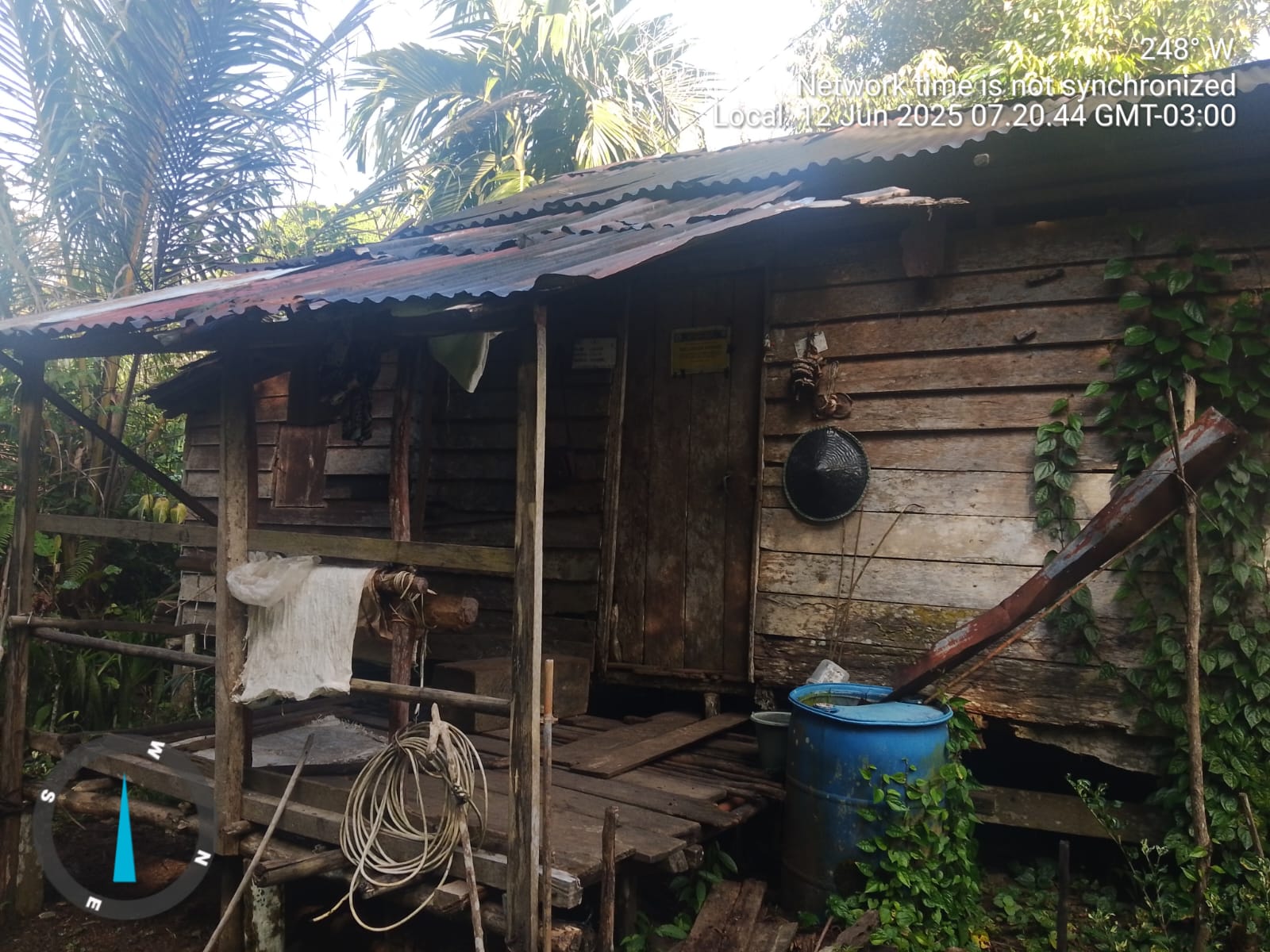 Kondisi salah satu rumah warga di Dusun Beririk, Desa Nanga Lebang, Kecamatan Kelam Permai.