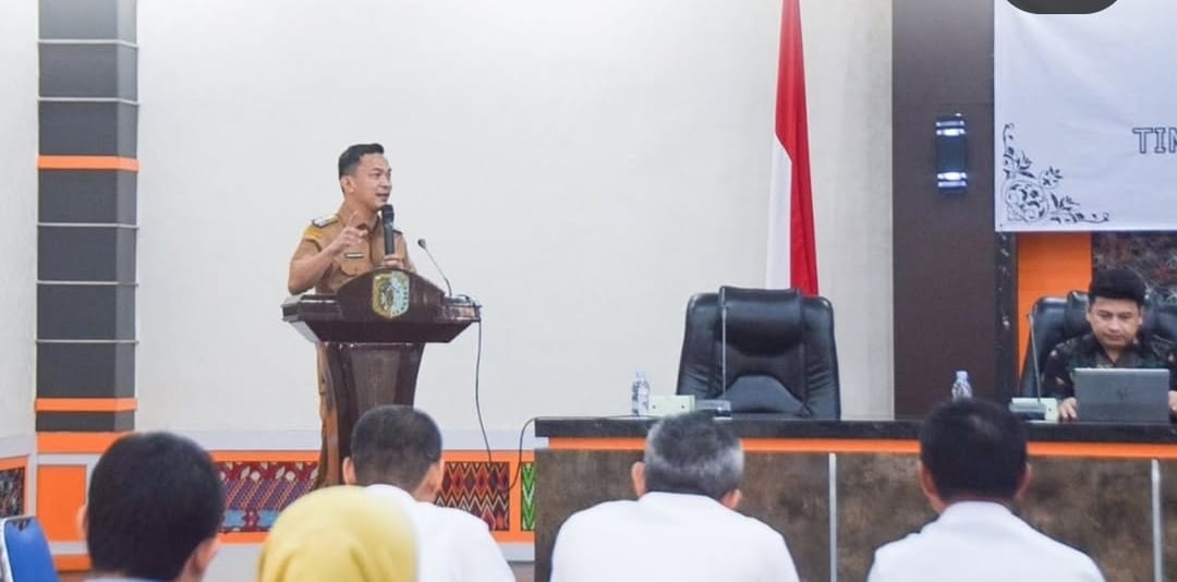 Wakil Bupati Sintang, Florensius Ronny, menghadiri sekaligus membuka kegiatan Rapat Pleno Tim Percepatan Akses Keuangan Daerah (TPAKD) Kabupaten Sintang bersama Otoritas Jasa Keuangan (OJK) Provinsi Kalimantan Barat