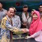 Bupati Sintang, menghadiri kegiatan Deklarasi Sanitasi Total Berbasis Masyarakat (STBM) Pilar 1–3 sekaligus Deklarasi Open Defecation Free (ODF) di Halaman Puskesmas Dedai, Kamis (23/10/2025).

