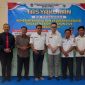Sekda Melawi, Drs. Paulus, tokoh daerah, Drs. Kluisen, Kepala DPMD Melawi, Hasanudin, Plt BKPSDM, Hendra, BPD Desa Paal dan Kepala Desa Paal saat berfoto bersama dalam acara tasyukuran. (Dedi Irawan)
