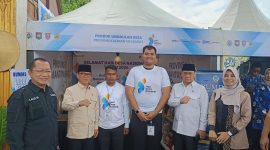 Menteri Desa, Pembangunan Daerah Tertinggal, H. Yandri Susanto, saat mengunjungi stand Kalbar. (Istimewa)