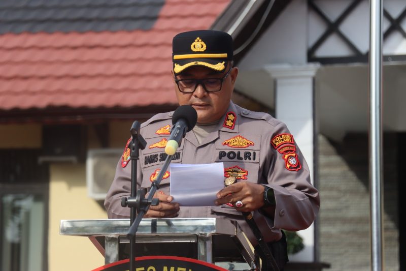 Kapolres Melawi AKBP Harris Batara Simbolon saat menyamlaikan amanatnya pada peringatan Hari Kesadaran Nasional. (Ist)