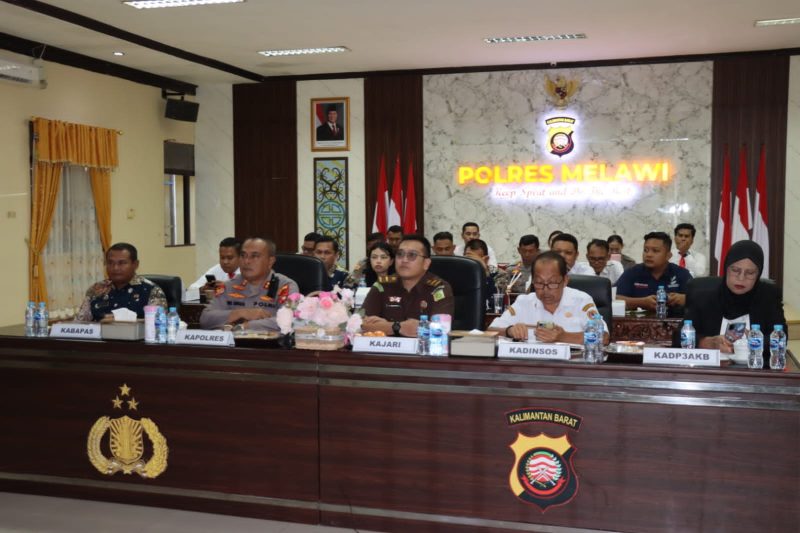 Kapolres Melawi AKBP Harris Batara Simbolon didampingi para Pejabat Utama (PJU) Polres Melawi, Kanit Tipiter Polres Melawi, Kanit PPA & PPO beserta anggota, serta lintas instansi terkait. (Ist)