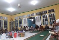 Ratusan jamaah Masjid As Shobirin saat membaca yasin danndoa bersama. (Dedi Irawan)
