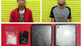 Kedua tersangka bersama barang bukti saat di amankan di Polres Melawi. (Ist) 