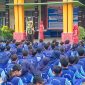 Polisi saat memberikan arahan ke pelajar SMP (Ist)
