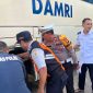 Tim gabungan operasi keselamatan saat mengecek kelayakan mobil angkutan umum. (Ist)