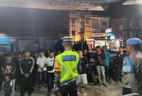 Puluhan pengendara kendaraan bermotor menggunakan kenalpot brong saat diberi arahan oleh pihak Polres Melawi. (Ist) 