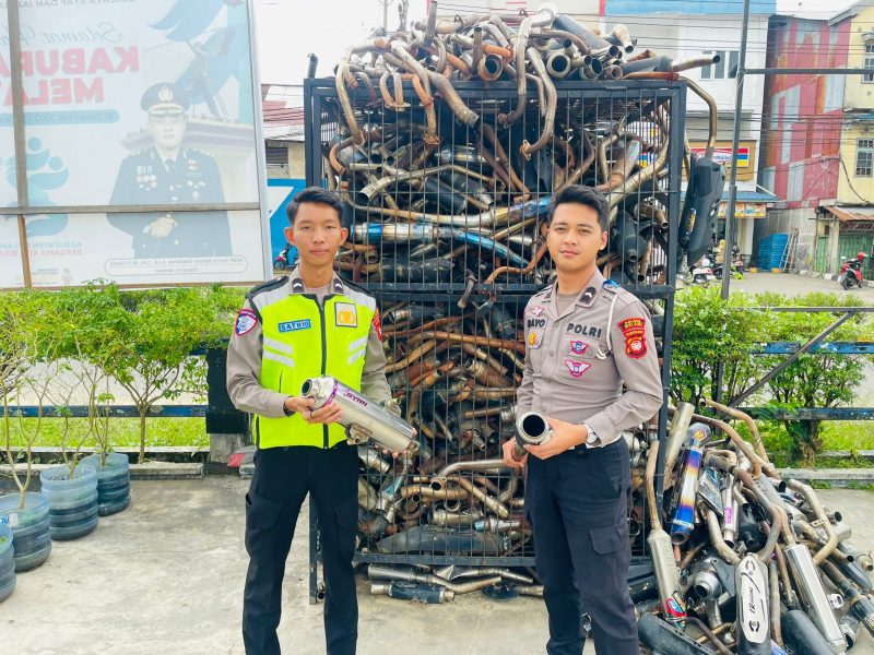 Ratusan kenalpot brong yang berhasil diamankan Polisi. (Dedi Irawan)