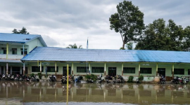 Kondisi halaman SMK Negeri 1 Nanga Pinoh saat tergenang air. (Ist)