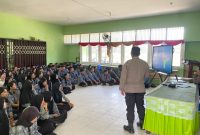Siswa SMA N 1 Belimbing mendengarkan sosialisasi penerimaan anggota Polri Tahun 2026. (Ist)