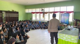 Siswa SMA N 1 Belimbing mendengarkan sosialisasi penerimaan anggota Polri Tahun 2026. (Ist)