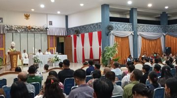Bupati Sintang Gelar Misa Kenangan 1 Tahun Wafatnya Ibunda Yohana Rumpa