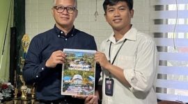 Direktur Perumdam Tirta Melawi, Bambang Setiawan Saat di Kantor Akuntan Publik (KAP) Syarbini Ikhsan dan Rekan