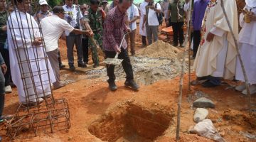 Bupati Sintang Letakkan Batu Pertama Gereja Santo Eugenius De Mazenod di Kemantan Sepauk
