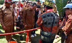 Bupati Sintang Buka Gawai Dayak Nasrani I Paroki Santo Mikhael Tanjung Baung, Ajak Masyarakat Rawat Iman dan Budaya